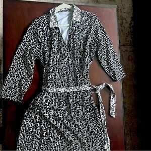 J McLaughlin black and white wrap dress